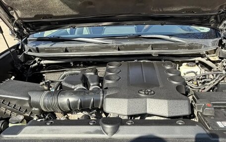 Toyota Land Cruiser Prado 150 рестайлинг 2, 2012 год, 2 950 000 рублей, 6 фотография