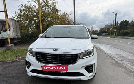 KIA Carnival III, 2019 год, 2 700 000 рублей, 20 фотография