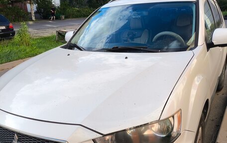 Mitsubishi Outlander III рестайлинг 3, 2011 год, 1 050 000 рублей, 2 фотография