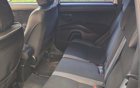Mitsubishi Outlander III рестайлинг 3, 2011 год, 1 050 000 рублей, 4 фотография