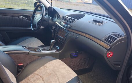 Mercedes-Benz E-Класс, 2004 год, 880 000 рублей, 5 фотография