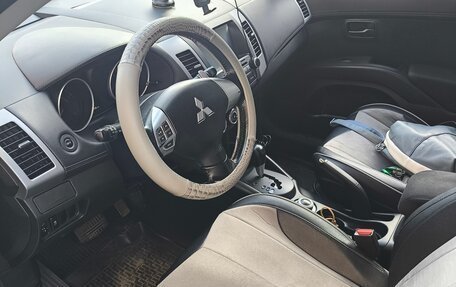 Mitsubishi Outlander III рестайлинг 3, 2011 год, 1 050 000 рублей, 13 фотография