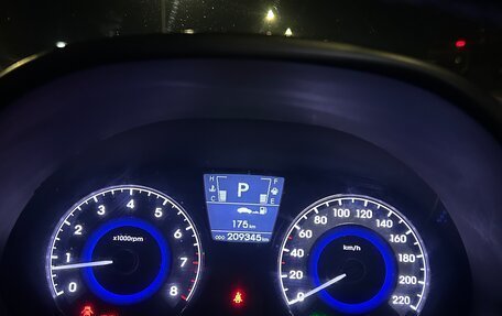 Hyundai Solaris II рестайлинг, 2012 год, 900 000 рублей, 8 фотография