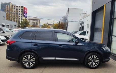 Mitsubishi Outlander III рестайлинг 3, 2019 год, 1 989 000 рублей, 4 фотография