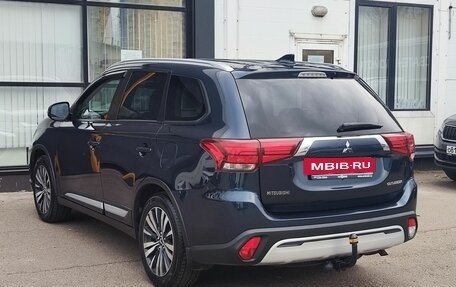 Mitsubishi Outlander III рестайлинг 3, 2019 год, 1 989 000 рублей, 7 фотография