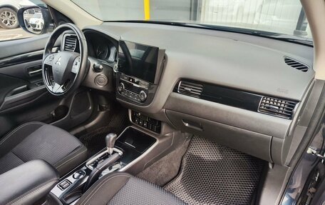 Mitsubishi Outlander III рестайлинг 3, 2019 год, 1 989 000 рублей, 11 фотография