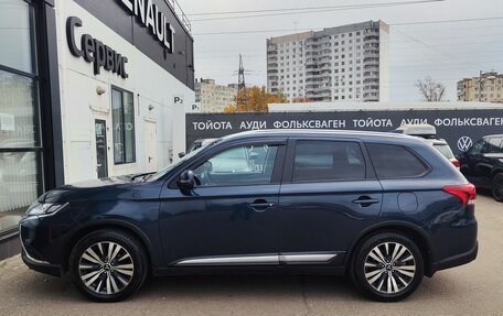 Mitsubishi Outlander III рестайлинг 3, 2019 год, 1 989 000 рублей, 8 фотография