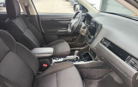 Mitsubishi Outlander III рестайлинг 3, 2019 год, 1 989 000 рублей, 12 фотография