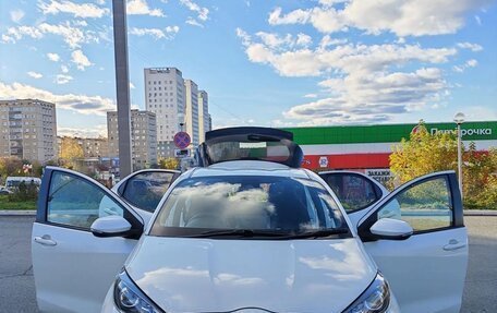 Toyota Yaris, 2021 год, 1 265 000 рублей, 10 фотография
