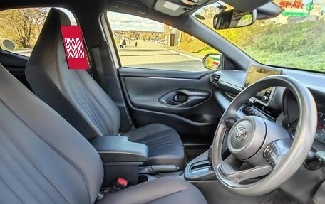 Toyota Yaris, 2021 год, 1 265 000 рублей, 5 фотография