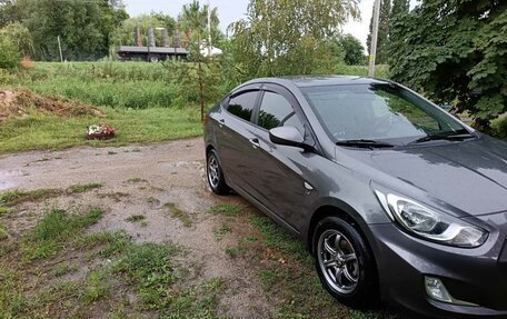 Hyundai Solaris II рестайлинг, 2013 год, 890 000 рублей, 2 фотография