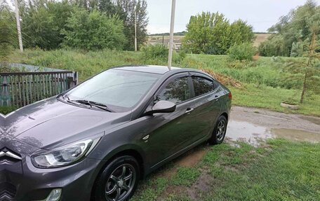 Hyundai Solaris II рестайлинг, 2013 год, 890 000 рублей, 3 фотография
