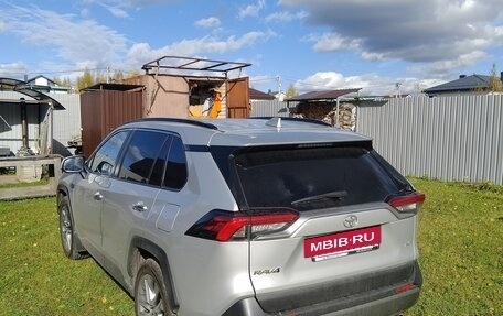 Toyota RAV4, 2022 год, 3 600 000 рублей, 4 фотография