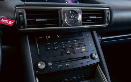 Lexus IS III, 2018 год, 2 595 000 рублей, 17 фотография