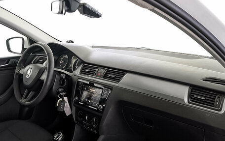 Skoda Rapid I, 2019 год, 900 000 рублей, 12 фотография
