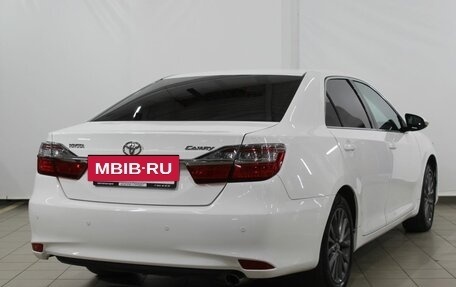 Toyota Camry, 2016 год, 1 990 000 рублей, 6 фотография