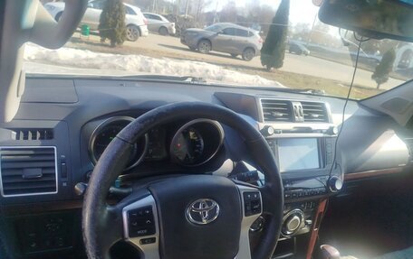 Toyota Land Cruiser Prado 150 рестайлинг 2, 2017 год, 4 500 000 рублей, 11 фотография