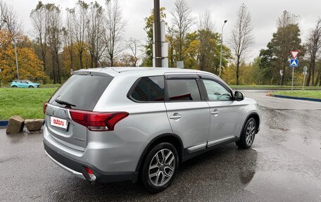 Mitsubishi Outlander III рестайлинг 3, 2016 год, 1 590 000 рублей, 4 фотография