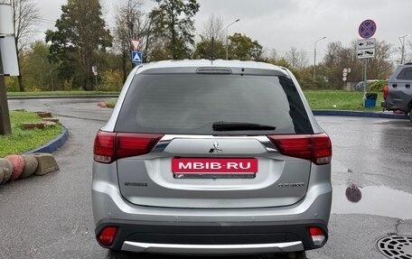 Mitsubishi Outlander III рестайлинг 3, 2016 год, 1 590 000 рублей, 3 фотография