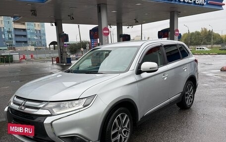 Mitsubishi Outlander III рестайлинг 3, 2016 год, 1 590 000 рублей, 2 фотография