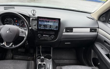 Mitsubishi Outlander III рестайлинг 3, 2016 год, 1 590 000 рублей, 6 фотография