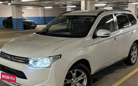 Mitsubishi Outlander III рестайлинг 3, 2014 год, 1 430 000 рублей, 1 фотография