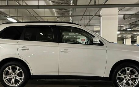 Mitsubishi Outlander III рестайлинг 3, 2014 год, 1 430 000 рублей, 9 фотография
