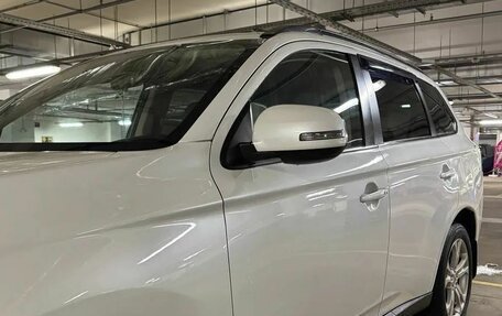 Mitsubishi Outlander III рестайлинг 3, 2014 год, 1 430 000 рублей, 10 фотография