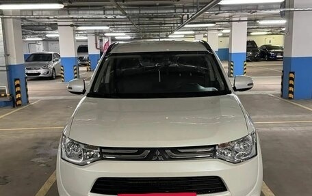 Mitsubishi Outlander III рестайлинг 3, 2014 год, 1 430 000 рублей, 7 фотография