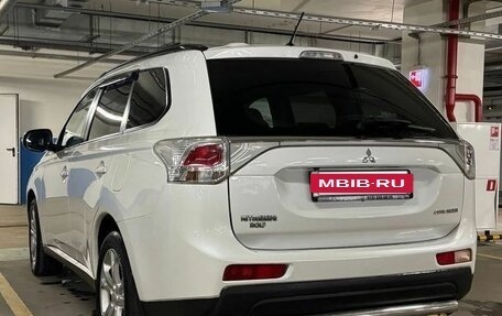 Mitsubishi Outlander III рестайлинг 3, 2014 год, 1 430 000 рублей, 13 фотография