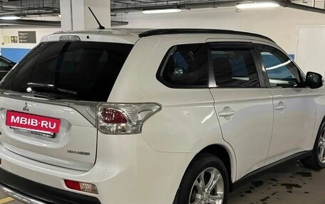 Mitsubishi Outlander III рестайлинг 3, 2014 год, 1 430 000 рублей, 5 фотография
