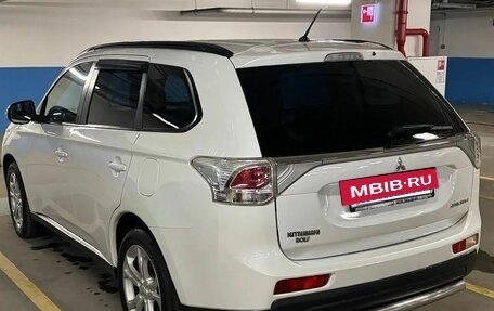 Mitsubishi Outlander III рестайлинг 3, 2014 год, 1 430 000 рублей, 11 фотография