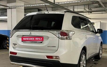 Mitsubishi Outlander III рестайлинг 3, 2014 год, 1 430 000 рублей, 12 фотография