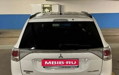 Mitsubishi Outlander III рестайлинг 3, 2014 год, 1 430 000 рублей, 14 фотография
