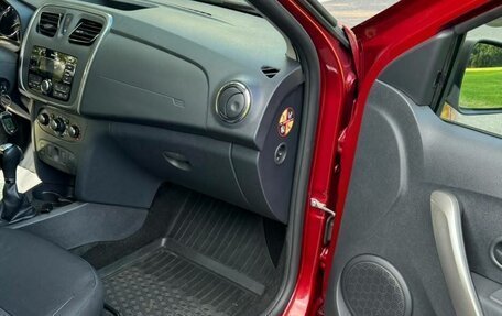 Renault Logan II, 2019 год, 1 090 000 рублей, 24 фотография