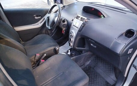 Toyota Yaris III рестайлинг, 2007 год, 400 000 рублей, 11 фотография