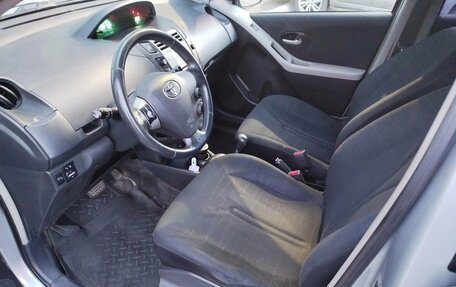Toyota Yaris III рестайлинг, 2007 год, 400 000 рублей, 13 фотография
