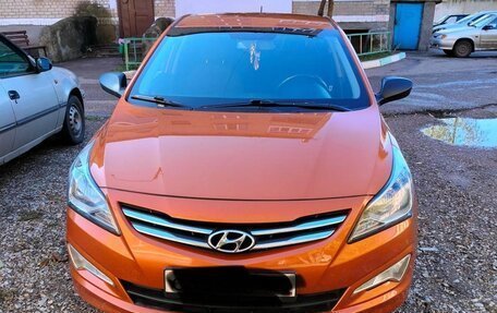 Hyundai Solaris II рестайлинг, 2014 год, 1 000 000 рублей, 3 фотография