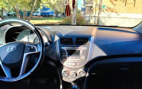 Hyundai Solaris II рестайлинг, 2014 год, 1 000 000 рублей, 9 фотография