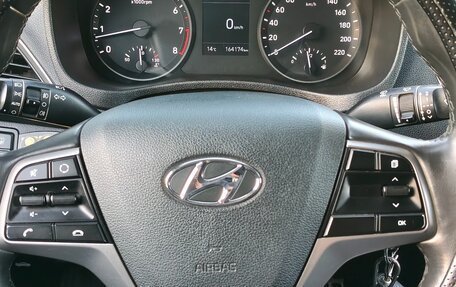 Hyundai Solaris II рестайлинг, 2018 год, 1 500 000 рублей, 24 фотография
