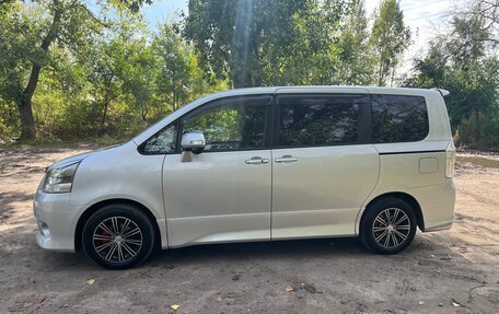 Toyota Noah III, 2010 год, 1 700 000 рублей, 10 фотография