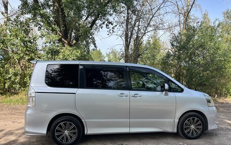 Toyota Noah III, 2010 год, 1 700 000 рублей, 9 фотография