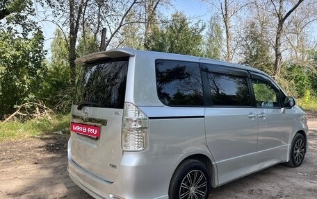Toyota Noah III, 2010 год, 1 700 000 рублей, 7 фотография