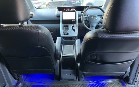 Toyota Noah III, 2010 год, 1 700 000 рублей, 24 фотография