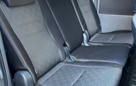 Toyota Noah III, 2010 год, 1 700 000 рублей, 22 фотография