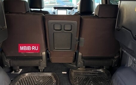 Toyota Noah III, 2010 год, 1 700 000 рублей, 29 фотография