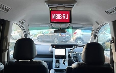 Toyota Noah III, 2010 год, 1 700 000 рублей, 25 фотография