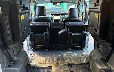 Toyota Noah III, 2010 год, 1 700 000 рублей, 32 фотография