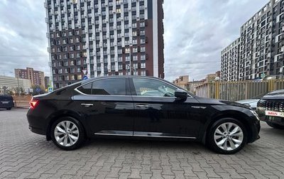 Skoda Superb III рестайлинг, 2020 год, 2 400 000 рублей, 1 фотография