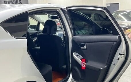 Toyota Prius, 2013 год, 50 000 рублей, 18 фотография